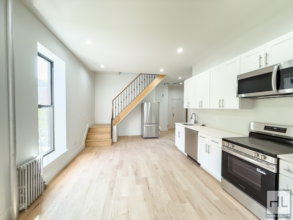1047 Bedford Avenue - Photo 4