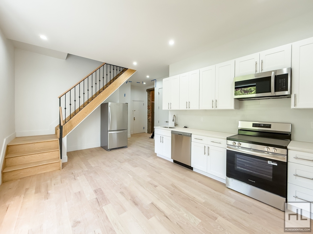 1047 Bedford Avenue - Photo 2