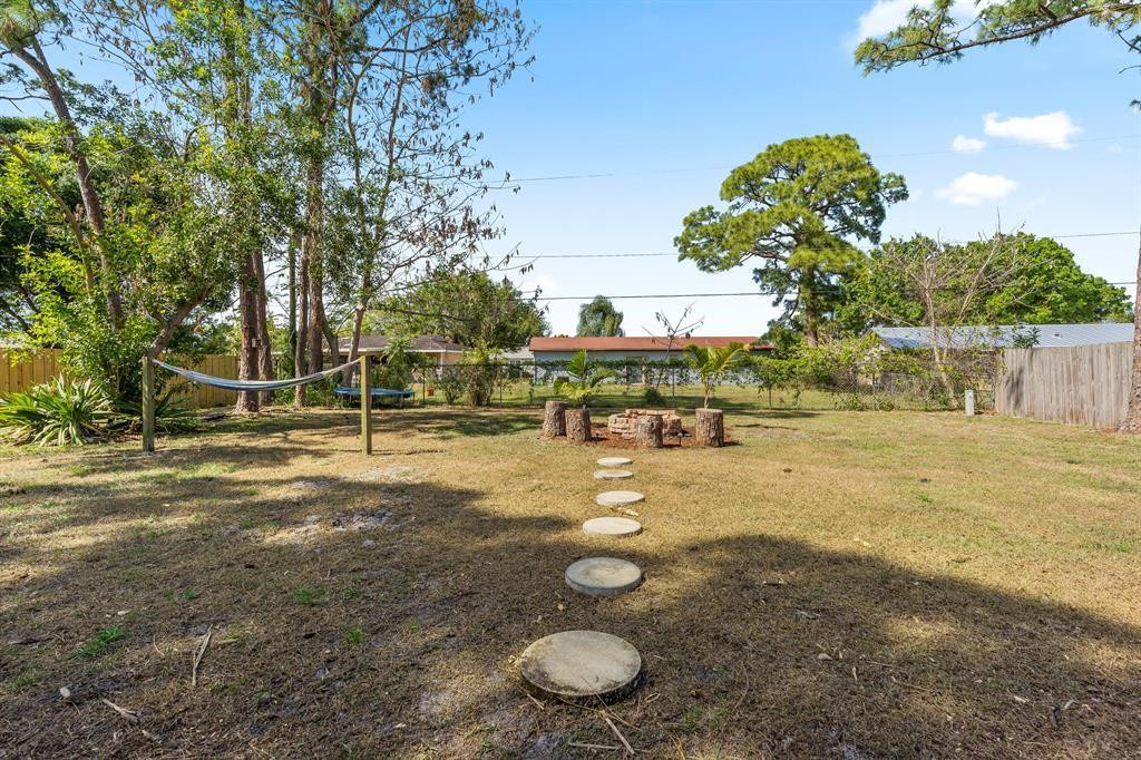 581 Nw Cornell Avenue - Photo 1