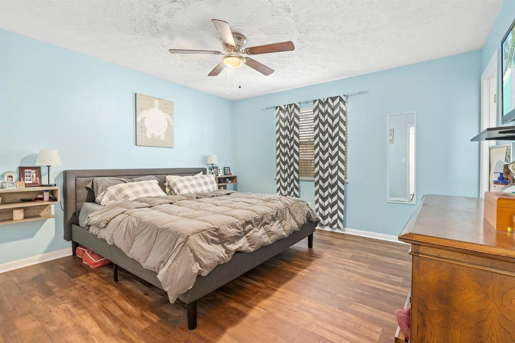 581 Nw Cornell Avenue - Photo 2