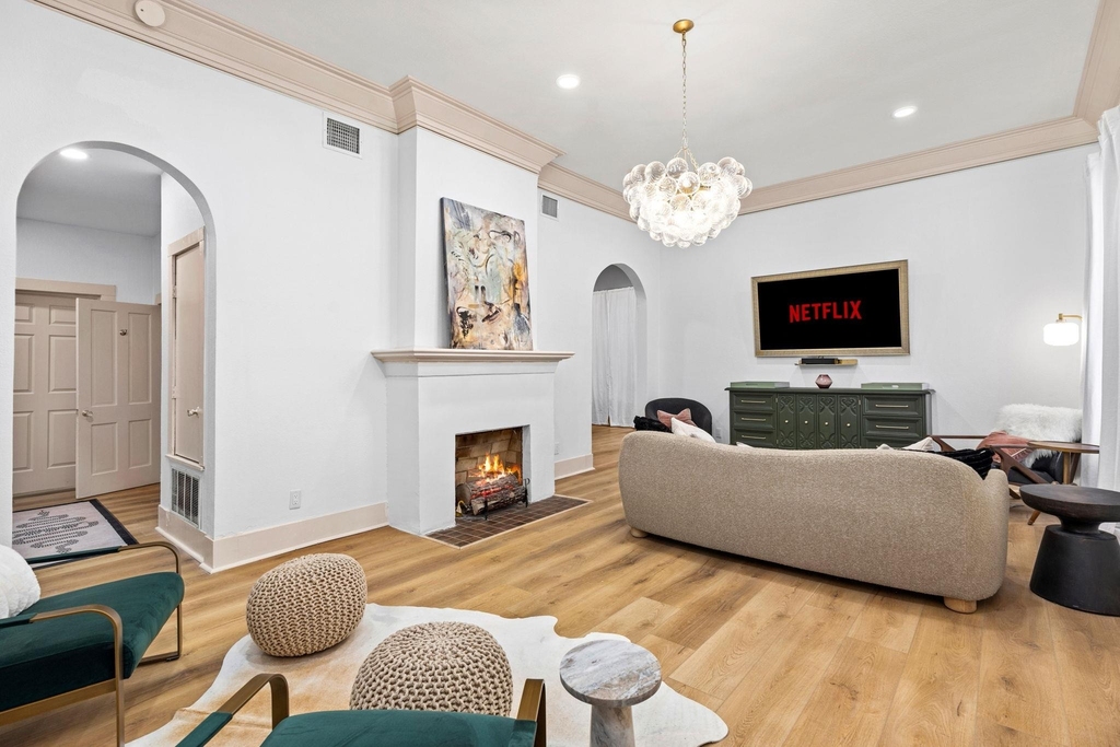 110 E Craig Pl - Photo 1