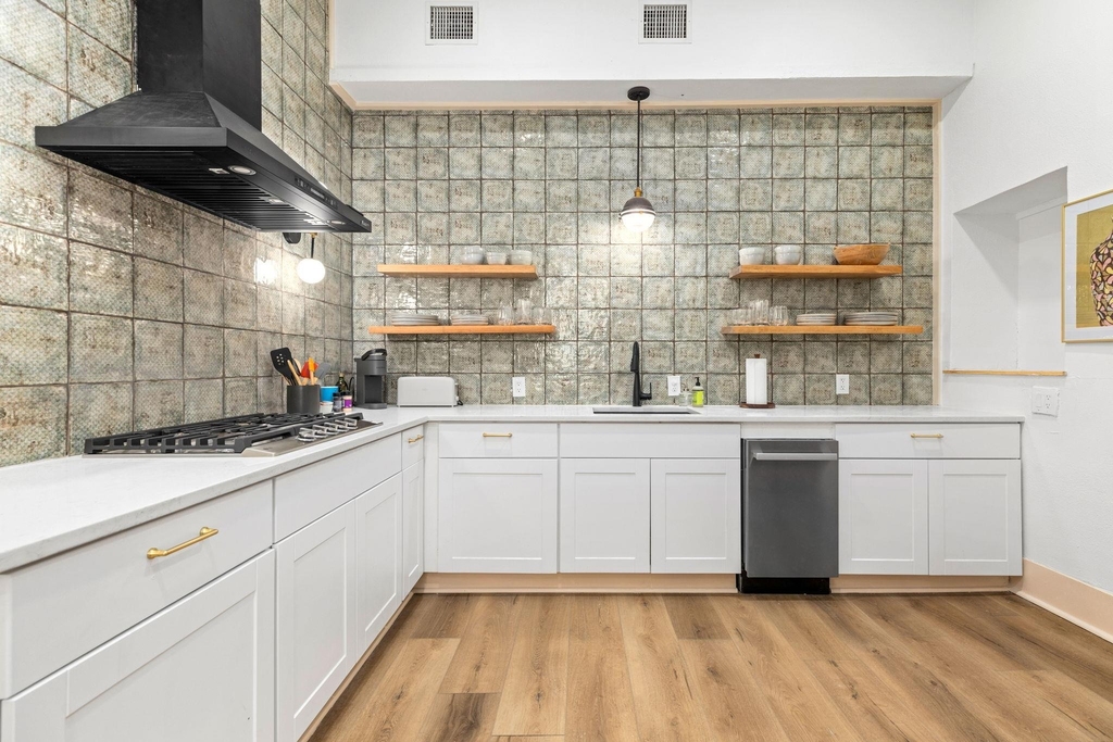 110 E Craig Pl - Photo 10