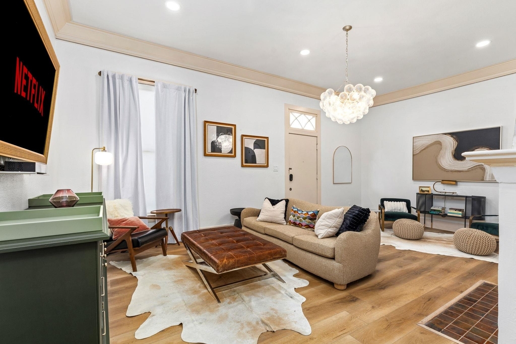 110 E Craig Pl - Photo 3