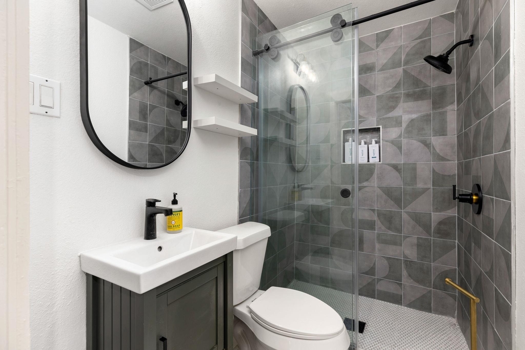 110 E Craig Pl - Photo 14