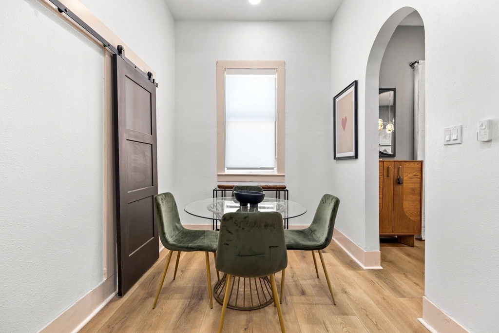 110 E Craig Pl - Photo 9