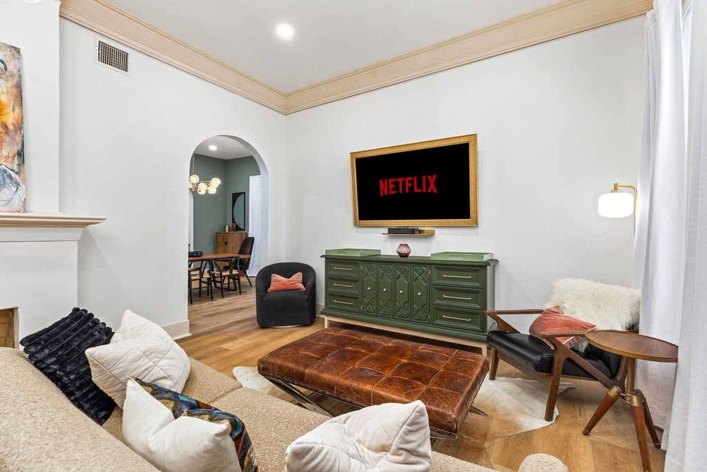 110 E Craig Pl - Photo 4