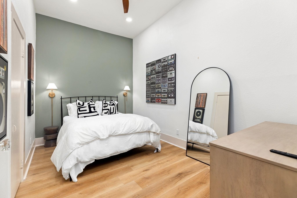 110 E Craig Pl - Photo 12