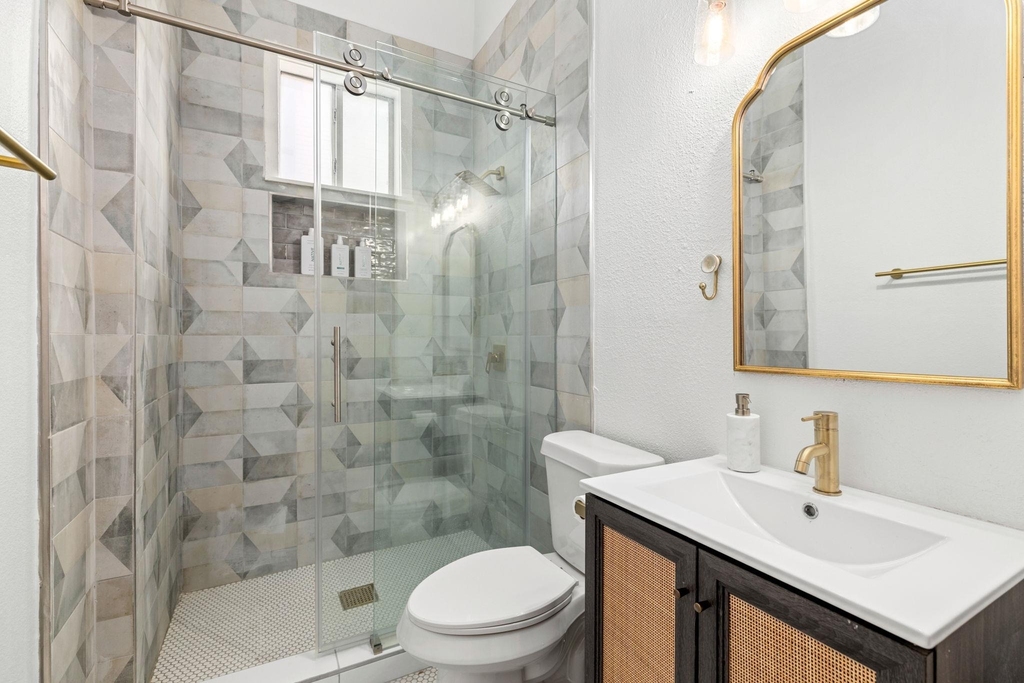 110 E Craig Pl - Photo 17