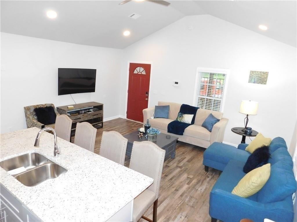 213 Claire Drive Se - Photo 2