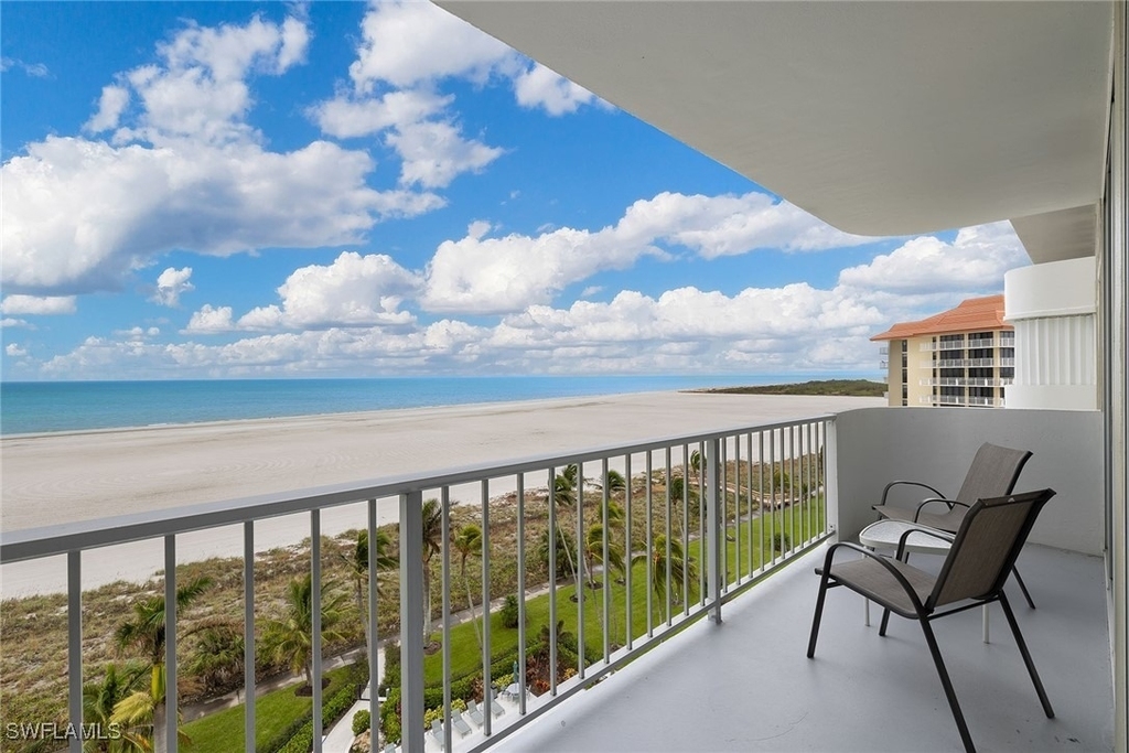 140 Seaview Court - Photo 0