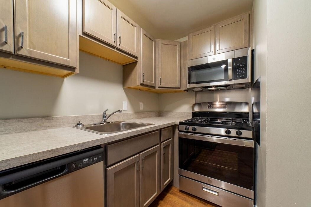 41 Prospect St - Photo 2