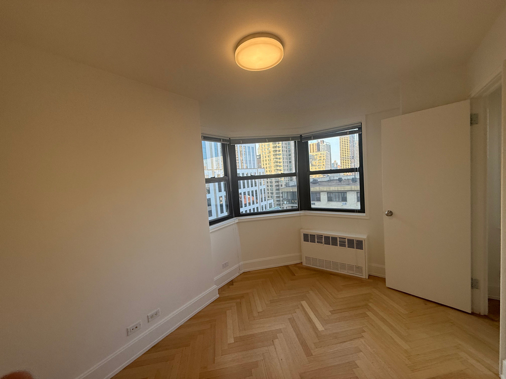 420 East 79th Street - Photo 4