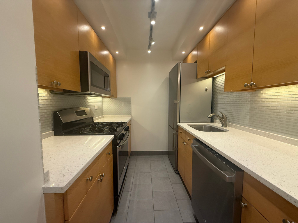 420 East 79th Street - Photo 7