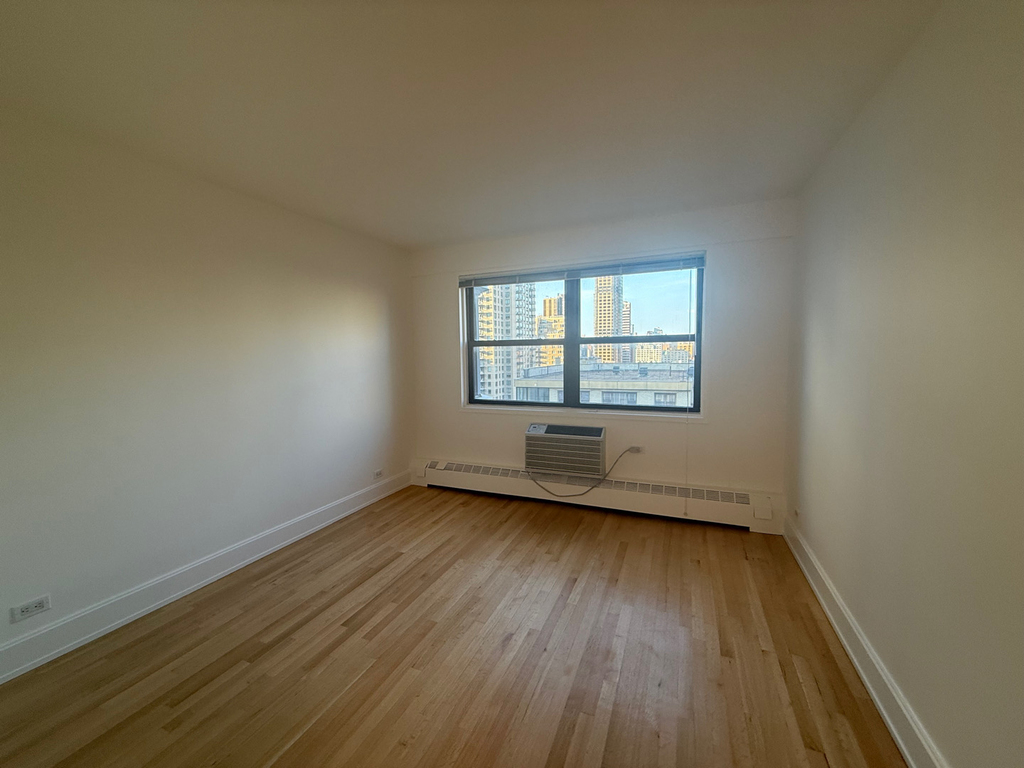 420 East 79th Street - Photo 6