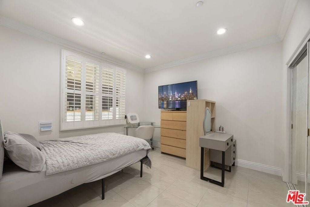 11952 Montana Avenue - Photo 13