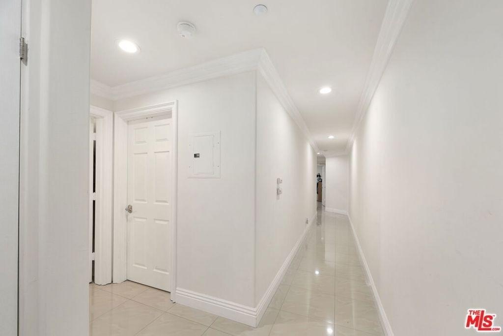 11952 Montana Avenue - Photo 11