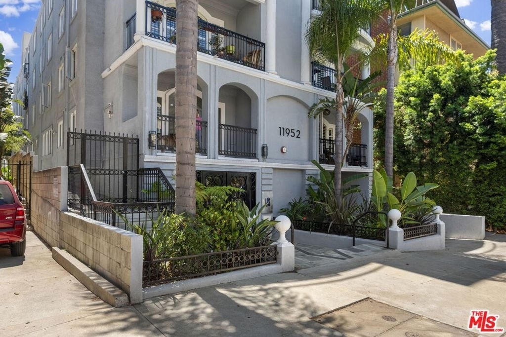 11952 Montana Avenue - Photo 25