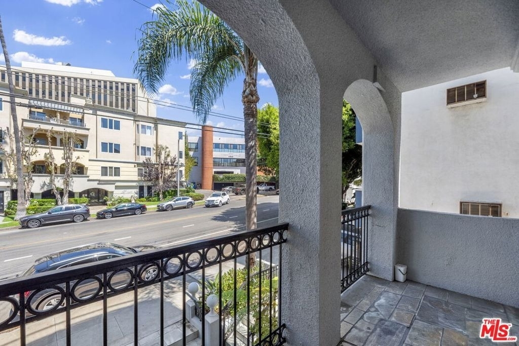 11952 Montana Avenue - Photo 2