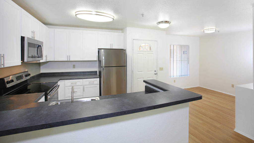 1005 N. Center Avenue - Photo 6
