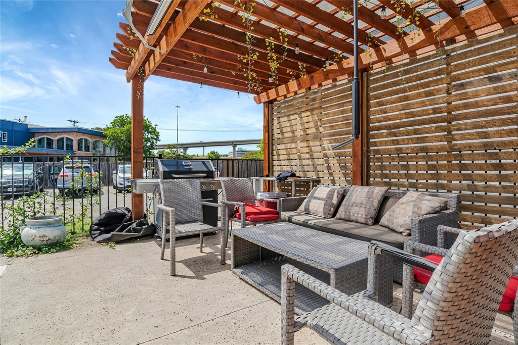 909 Reinli St - Photo 12