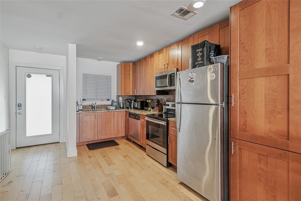 909 Reinli St - Photo 3