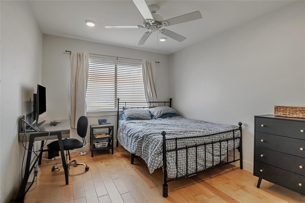 909 Reinli St - Photo 11