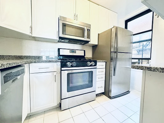 79th & Broadway - Photo 3