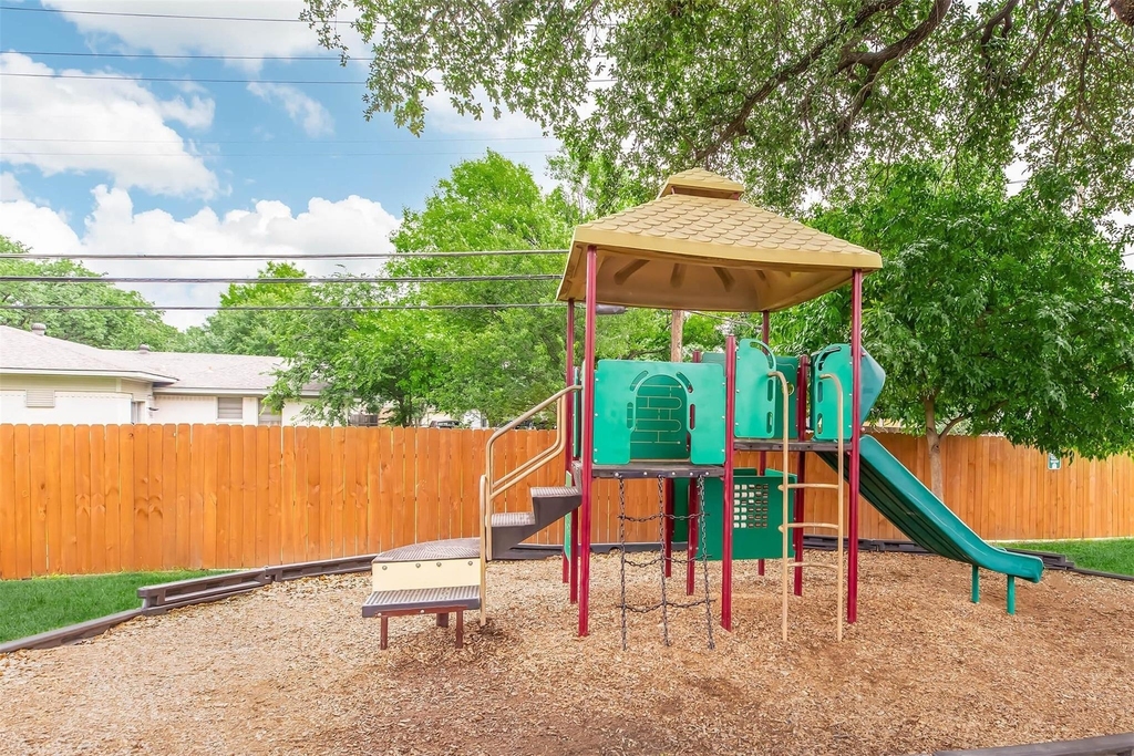 1212 Hampshire Ln - Photo 29