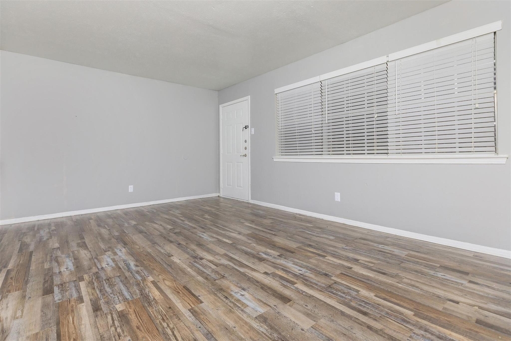 1212 Hampshire Ln - Photo 12