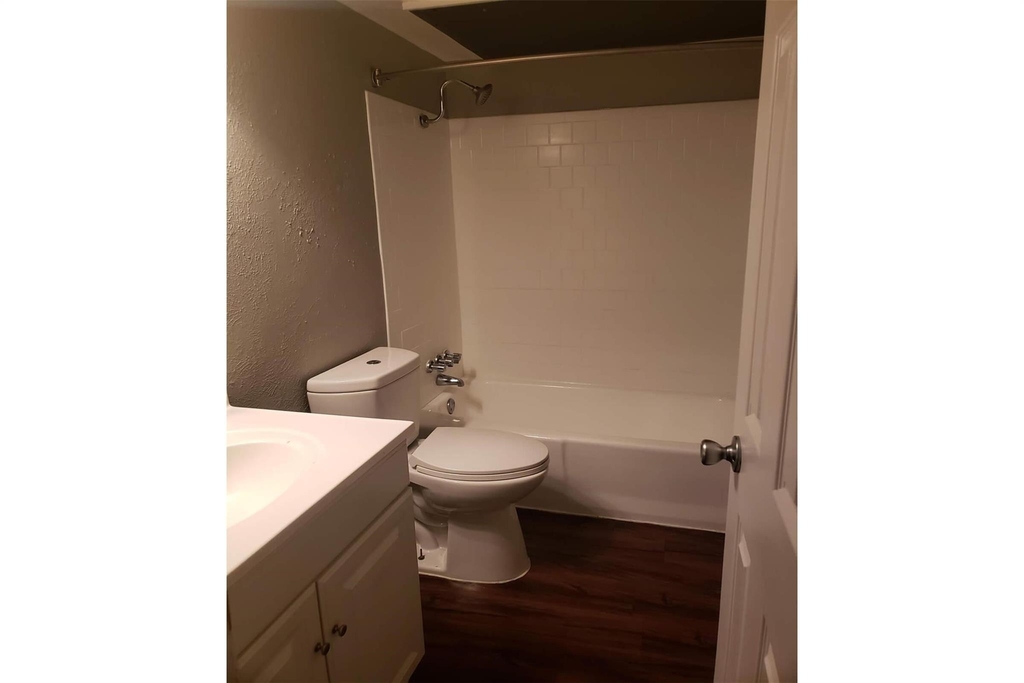 1212 Hampshire Ln - Photo 17