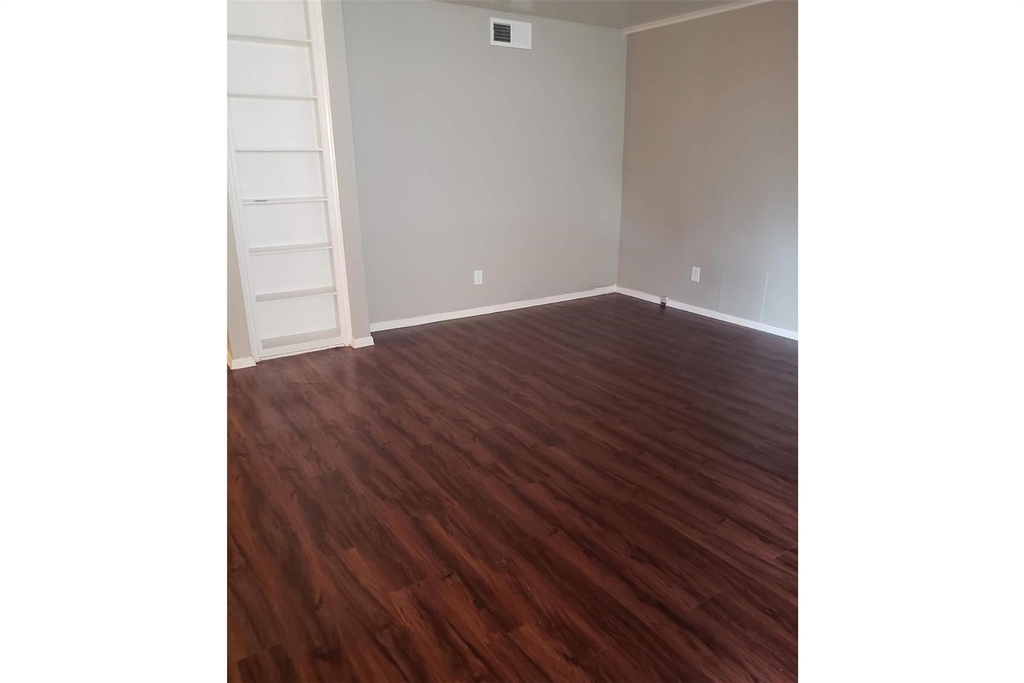 1212 Hampshire Ln - Photo 11