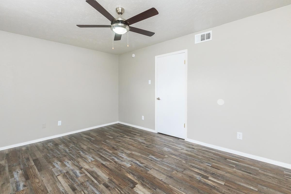 1212 Hampshire Ln - Photo 25