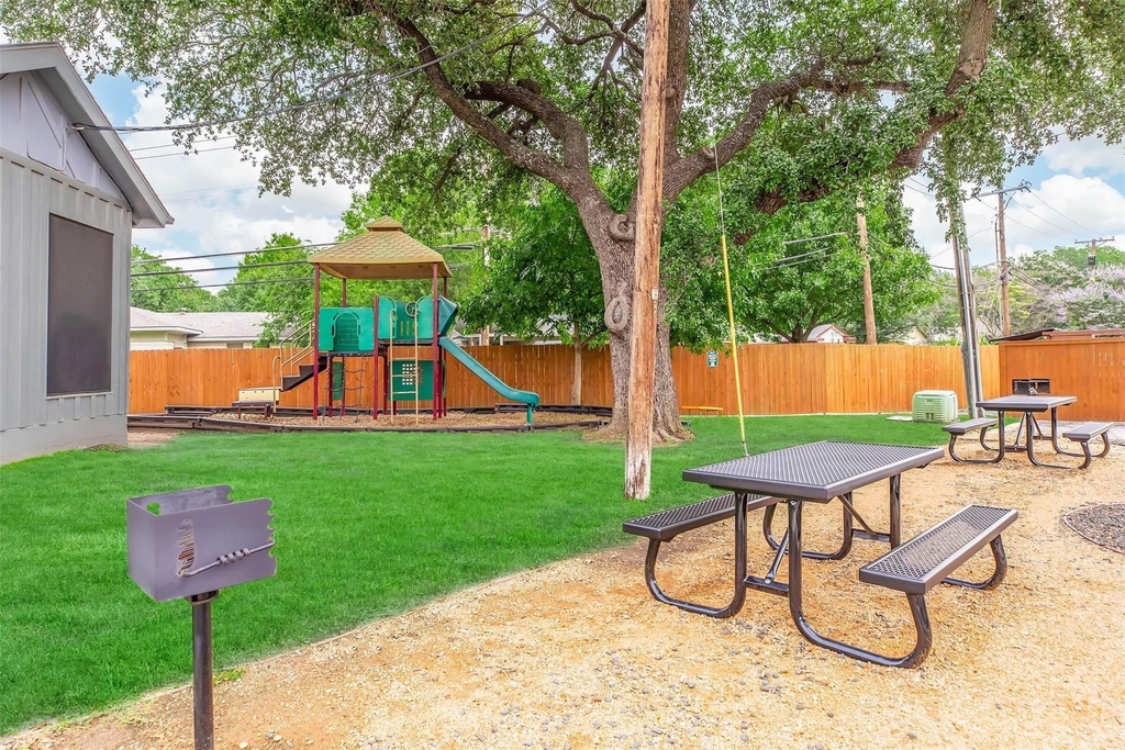 1212 Hampshire Ln - Photo 33