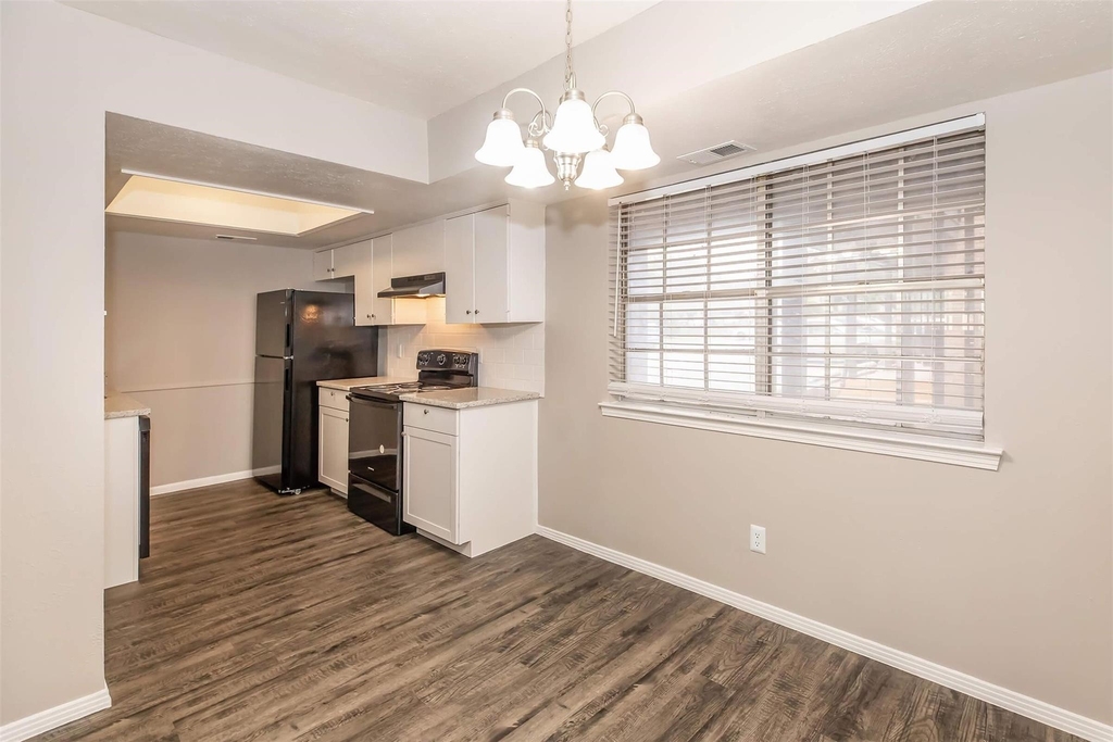 1212 Hampshire Ln - Photo 25