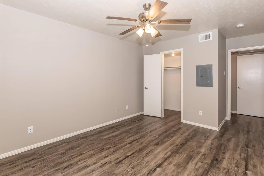 1212 Hampshire Ln - Photo 32