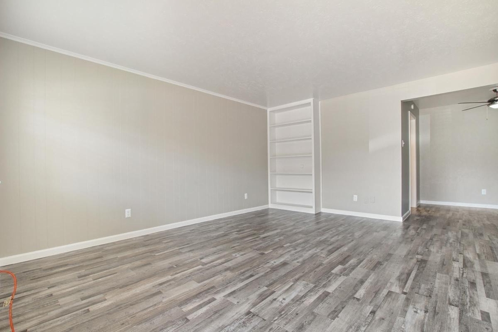 1212 Hampshire Ln - Photo 8