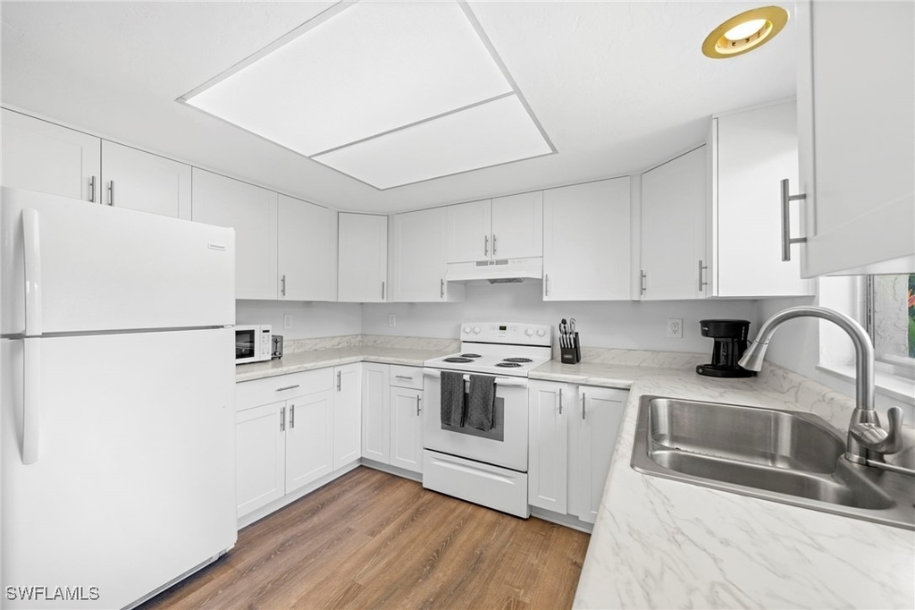 849 Palm View Drive - Photo 10