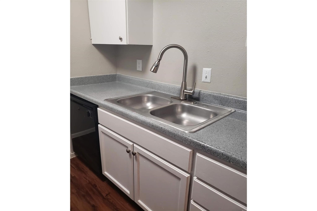 1212 Hampshire Ln - Photo 14