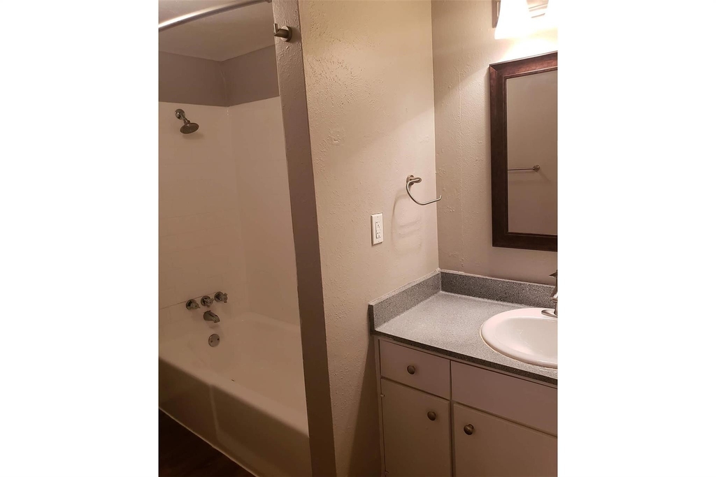 1212 Hampshire Ln - Photo 19