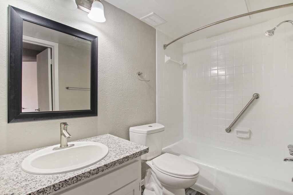 1212 Hampshire Ln - Photo 9