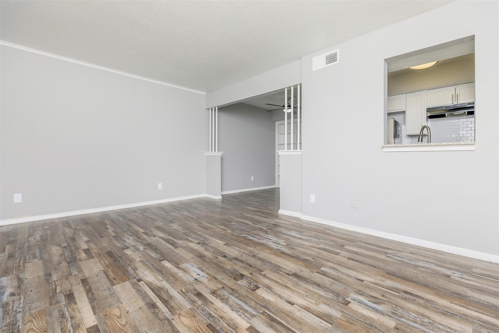 1212 Hampshire Ln - Photo 11