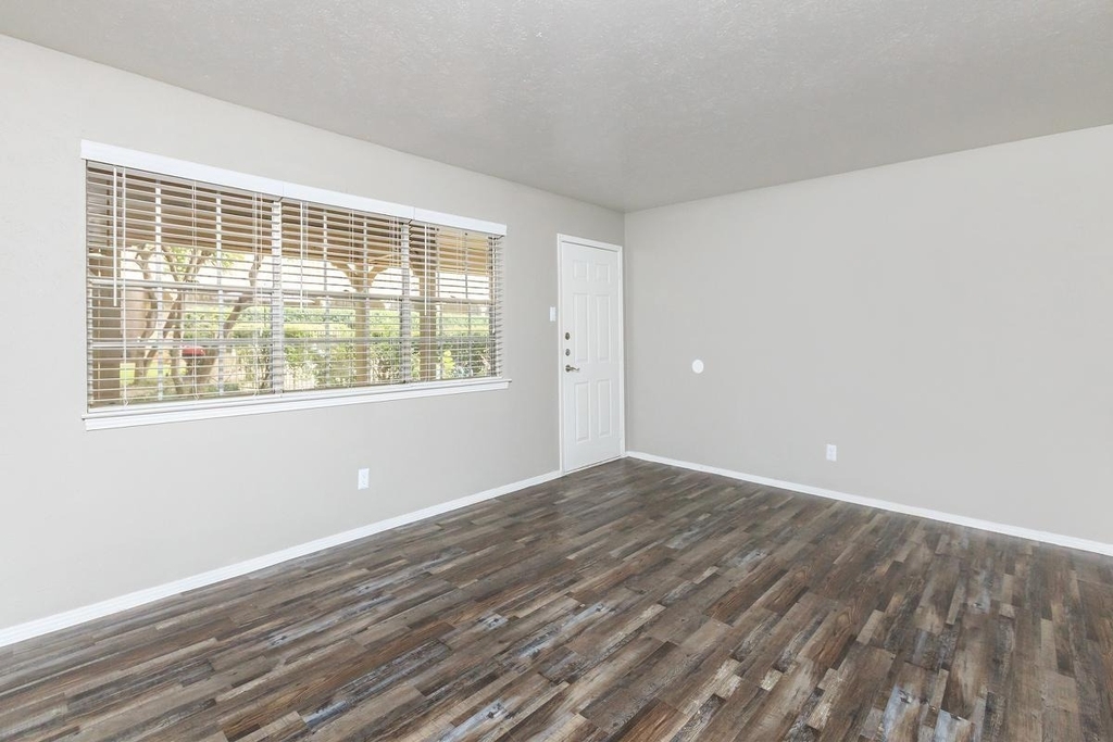 1212 Hampshire Ln - Photo 22