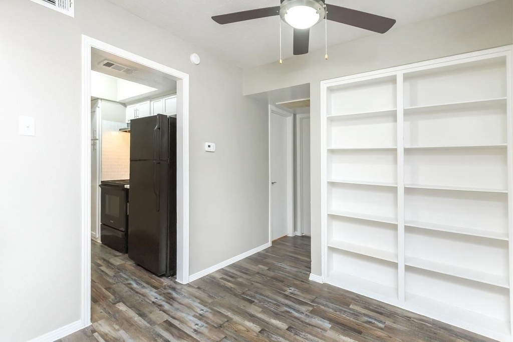1212 Hampshire Ln - Photo 24