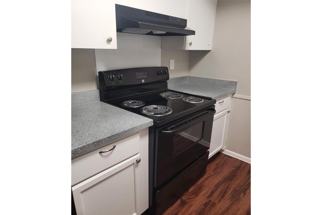 1212 Hampshire Ln - Photo 13