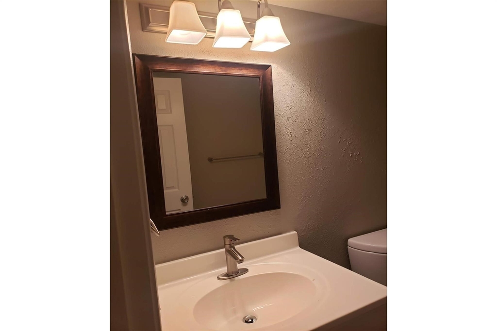 1212 Hampshire Ln - Photo 18