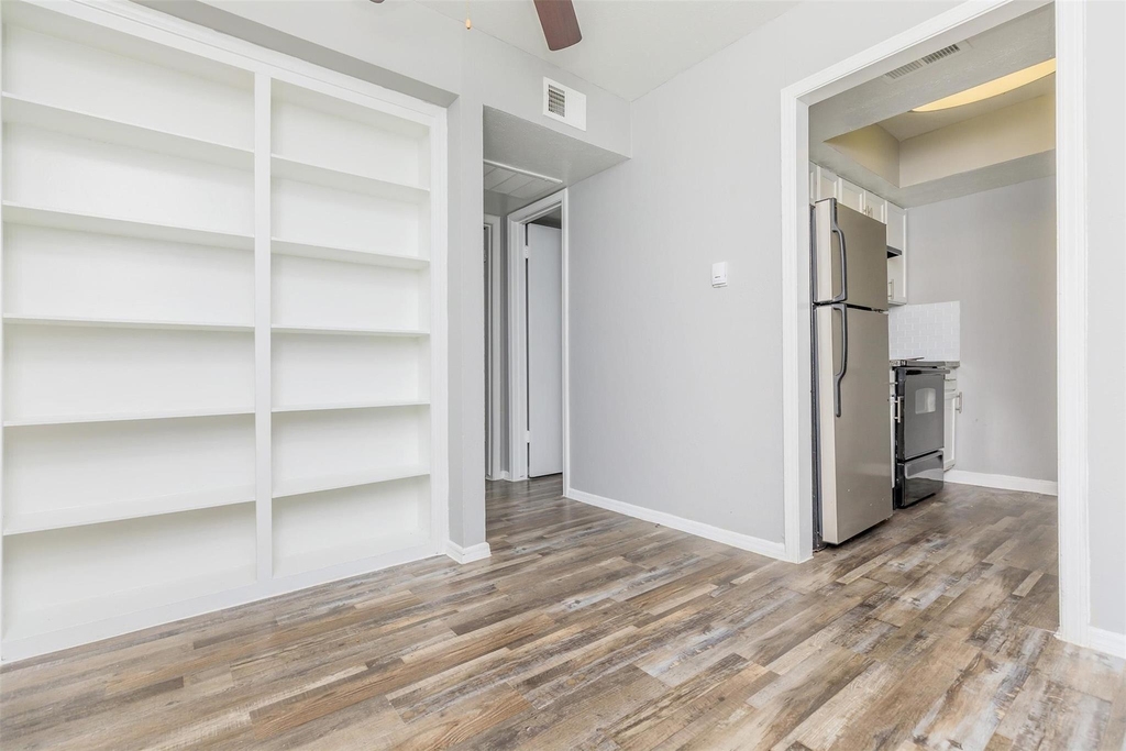 1212 Hampshire Ln - Photo 16