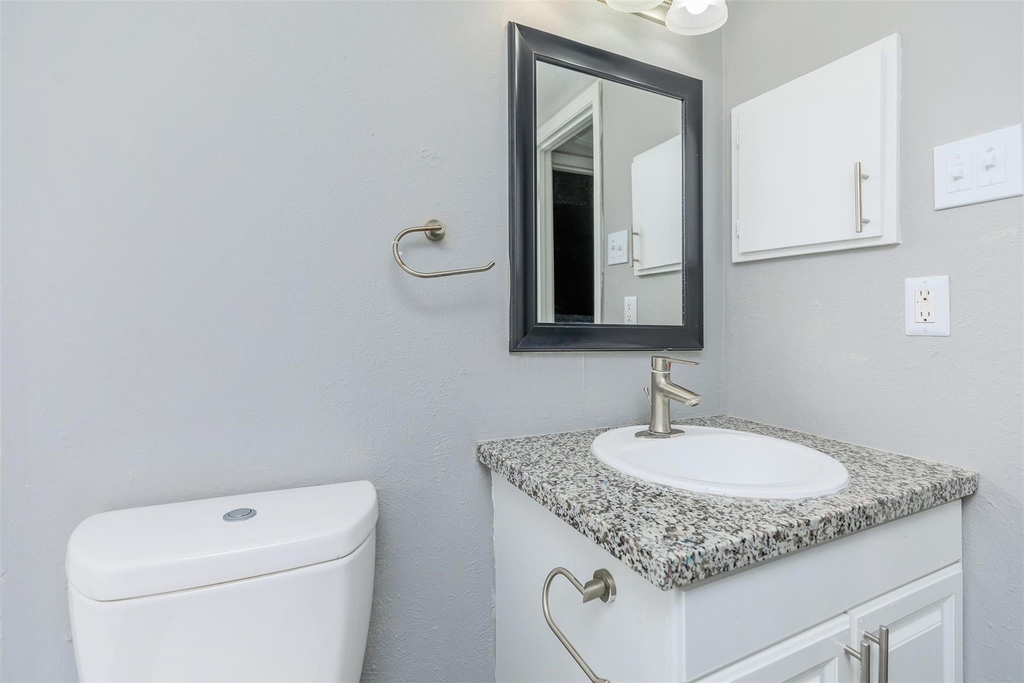 1212 Hampshire Ln - Photo 20