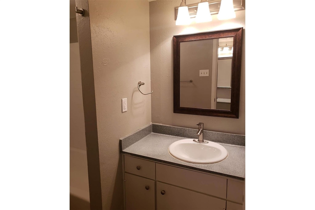 1212 Hampshire Ln - Photo 20