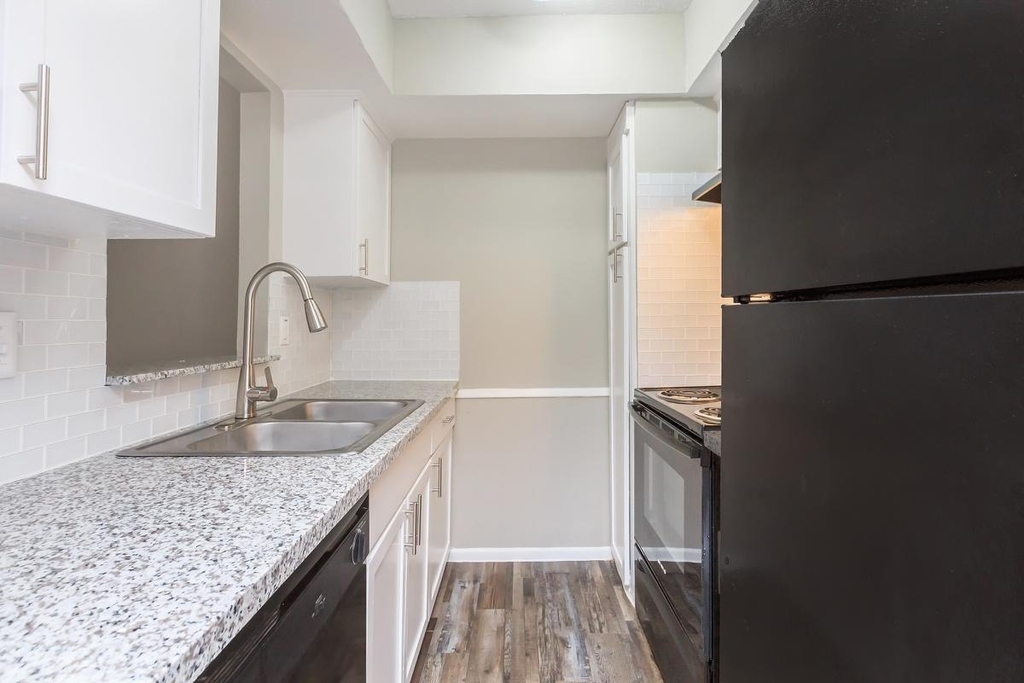 1212 Hampshire Ln - Photo 23