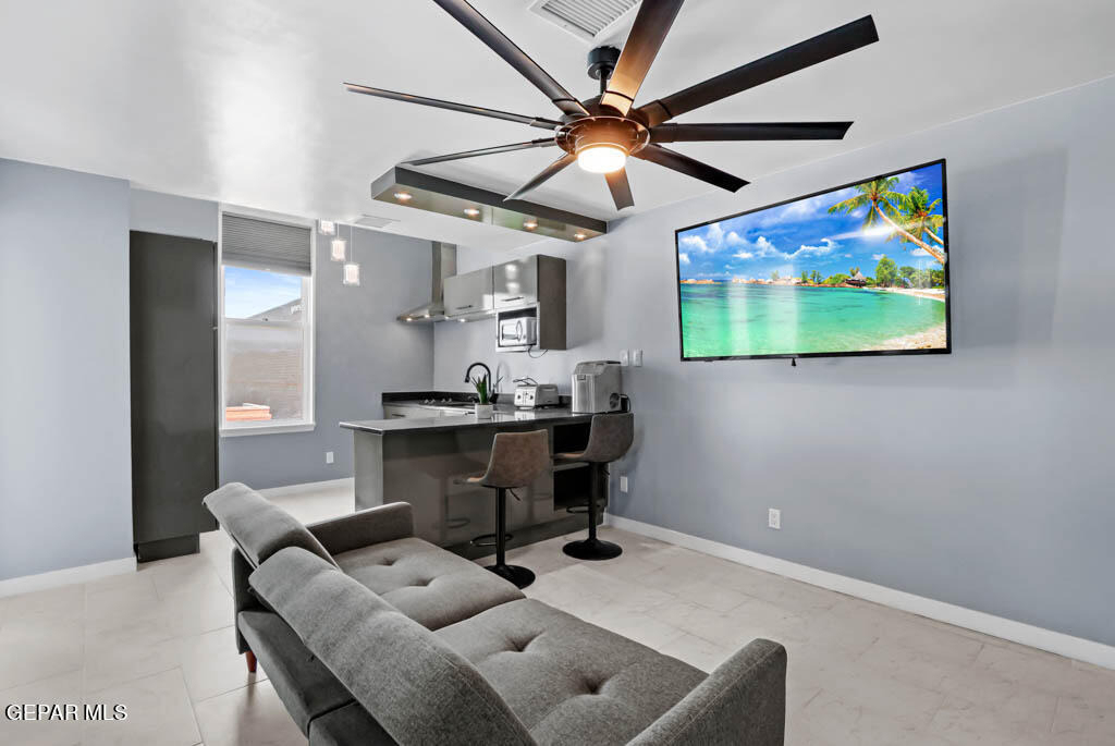 301 S El Paso Street - Photo 2